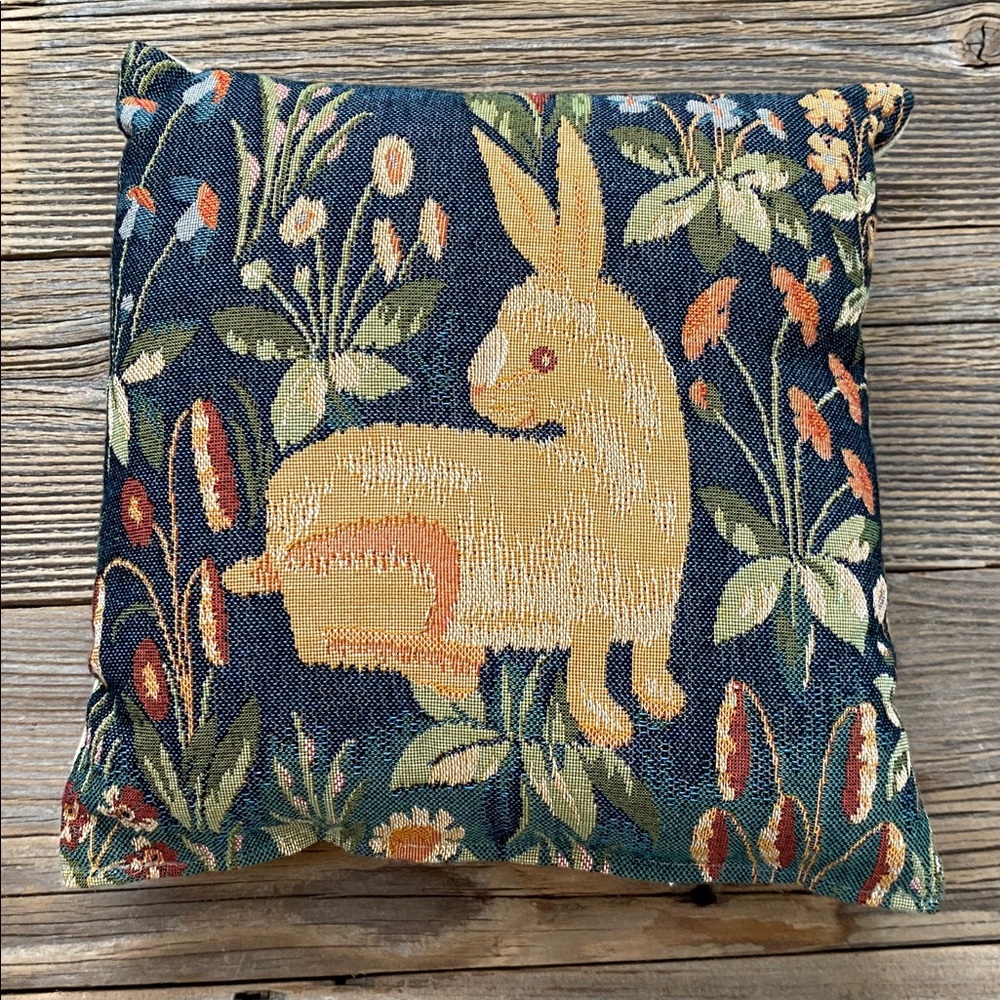 “The Lady and the Unicorn” Medieval Tapestry Art de Lys Pillows. France. - Picture 3 of 9